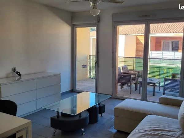 Appartement T2 43 m² - Terrasse 9 m² - Parking - Cuers