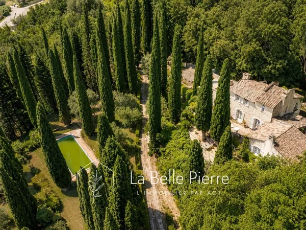 Villa 13 pièces 416 m²