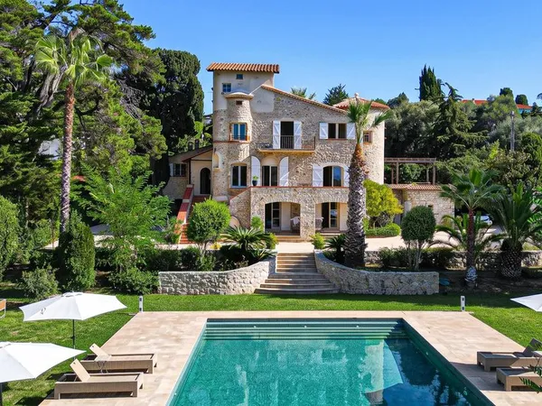 Villa 9 pièces 333 m²