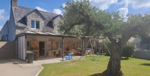 Trégunc joli penty entièrement rénové de 82 m² sur un jardin de 635 m² entre bourg et plages