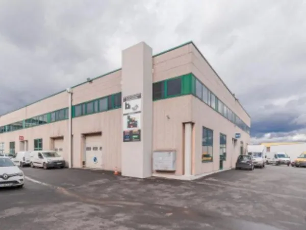 Local 400 m² Gennevilliers