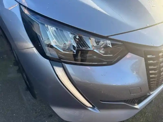 Peugeot 208 puretech 75 s&amp;s bvm5 — photo 16