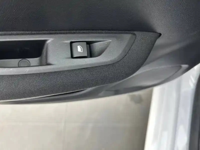 Peugeot 208 puretech 75 s&amp;s bvm5 — photo 40