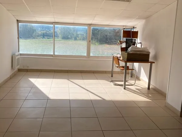 Bureau / Local commercial - 97 m²