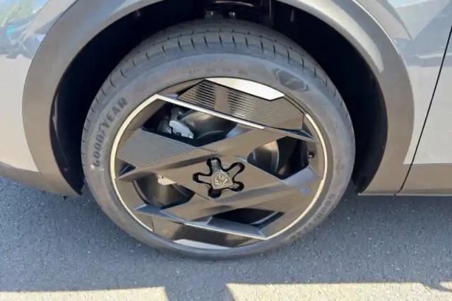 Peugeot 408 plug-in hybrid 225 ch e-dcs7 — photo 12