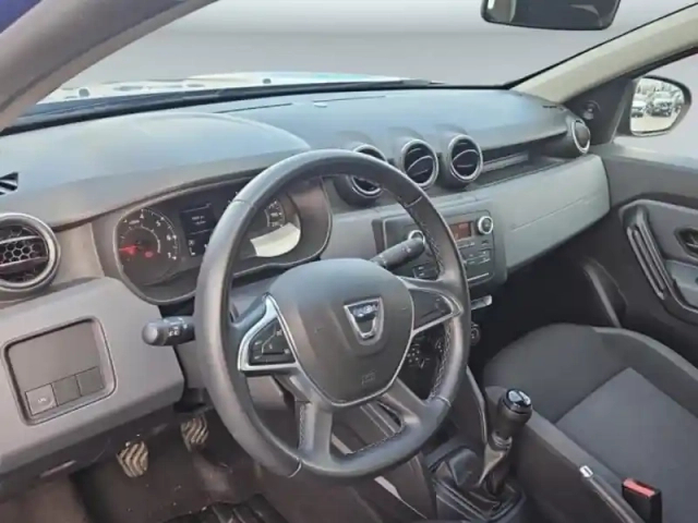 Dacia Duster 1.0 eco-g 100ch essential 4x2 — photo 8
