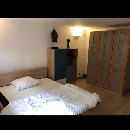 Chambre meublée