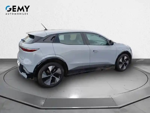 Renault Megane e-tech ev40 130ch standard charge — photo 4