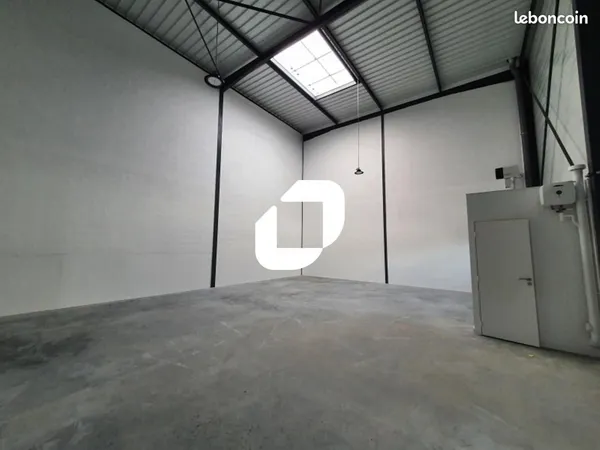Local d'activité 333 m²