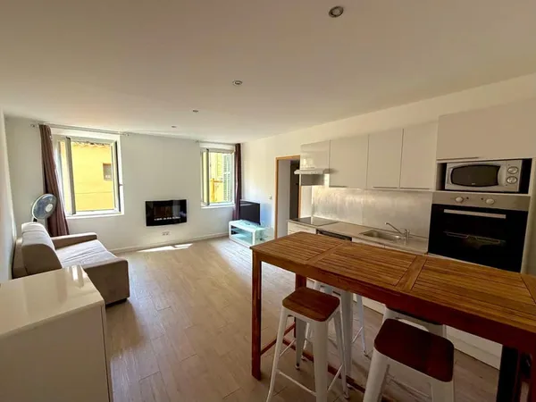 Exclusivité Menton Rue Pietonne 2p en duplex refait à neuf