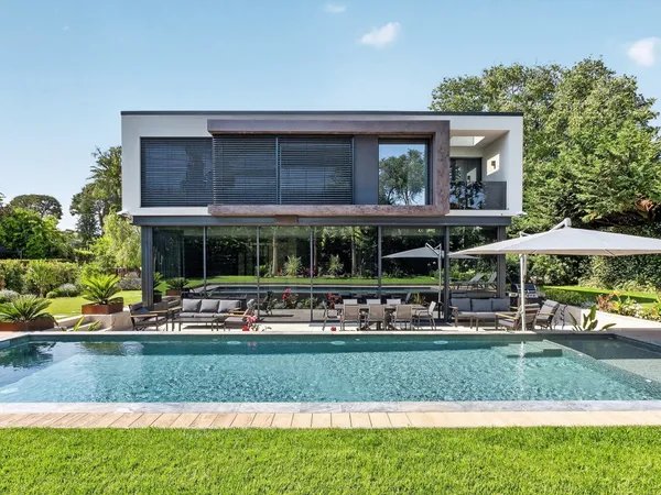 VILLA D'EXCEPTION DANS UN DOMAINE PRIVÉ