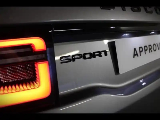 Land Rover Discovery Sport p300e r-dynamic se awd bva — photo 7