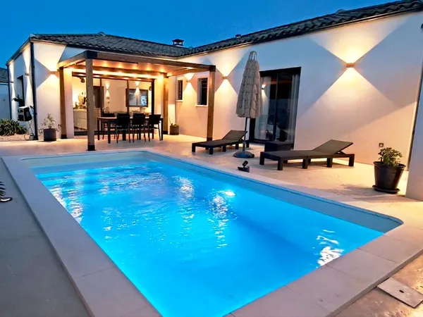 Villa 120m2 4 faces contemporaine, panneaux solaires, piscine, gainable..RT2012 garantie dommages ou