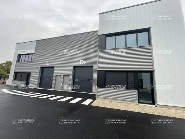 Local d'activité 323 m²