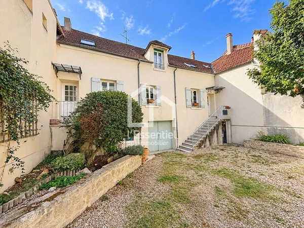 Maison 7 pièces 237 m²