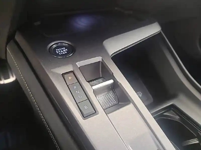 Peugeot 408 phev 225 e-eat8 — photo 14