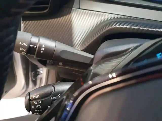 Peugeot 208 electrique 50 kwh 136ch — photo 13