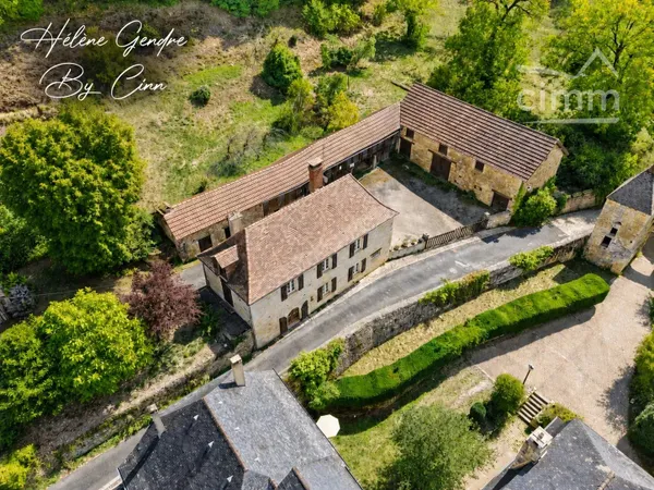 Ancien corps de ferme avec dépendances – Saint-Amand-de-Coly