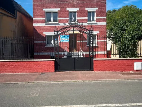 Maison de charme 5 chambres avec jardin, véranda, terrasse, cave voûtée et stationnement