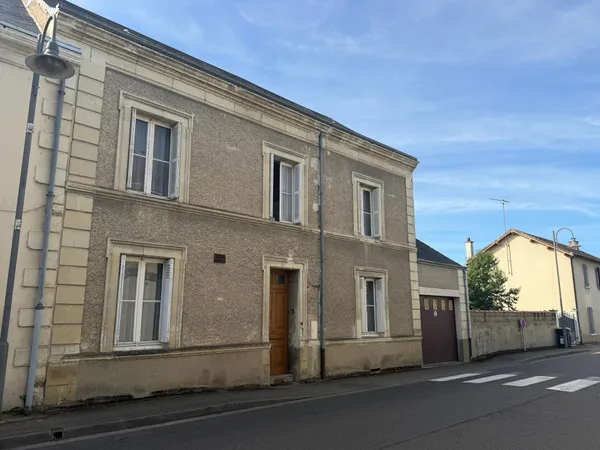Dans le centre de DANGE SAINT ROMAIN 4 chambres 1700 m2 de terrain