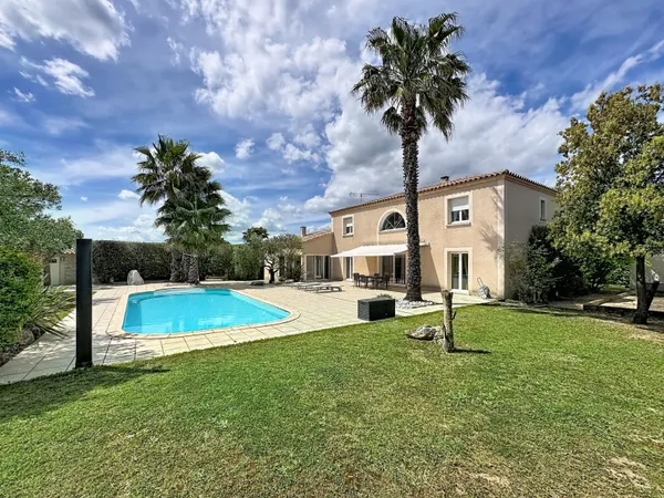 Villa 7 pièces 240 m²