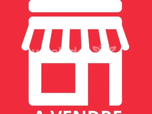 GRANDE TERRASSE POUR CE BAR BRASSERIE
