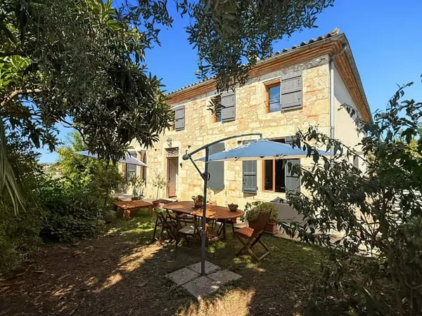 Maison 7 pièces 280 m²