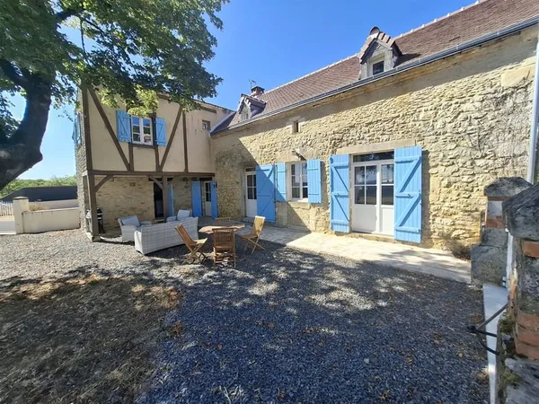 Âtisse en pierre 141 m² - Calme absolu, vue dégagée et 1,35 ha près de Sarlat