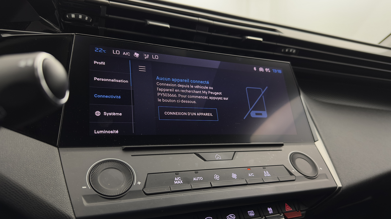 Peugeot 308 SW PHEV 180 e-EAT8 — photo 21