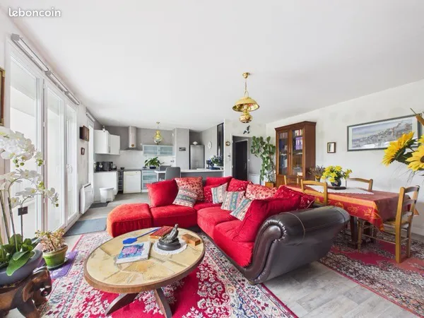 Appartement T5 lumineux 104 m² avec balcon plein sud, garage et cave — Carhaix-Plouguer