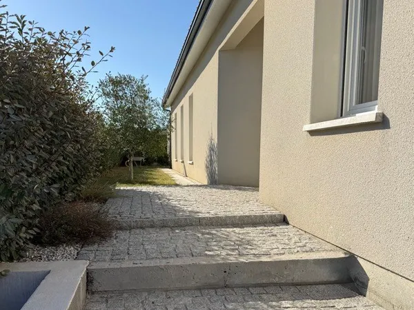 Maison 3 chambres avec piscine et belles prestations à Beychac et Caillau