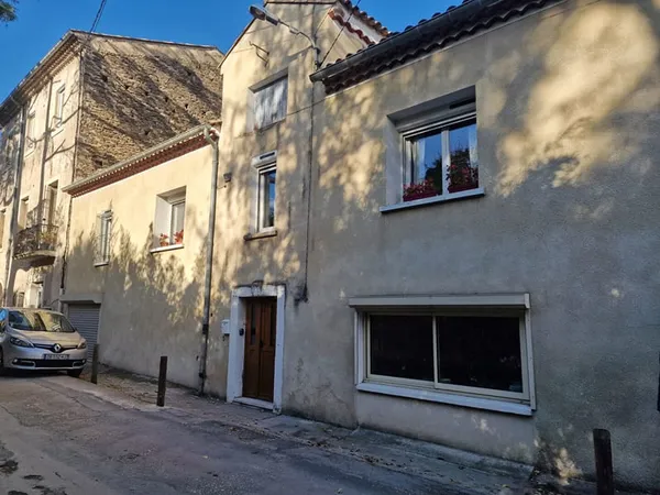 Maison de village avec 2 garages
