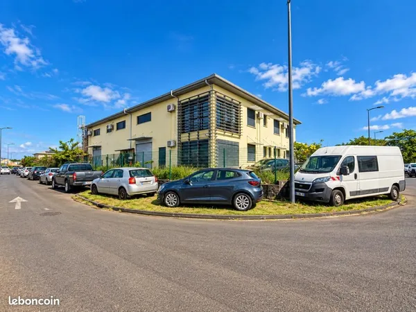 Local bureaux 669 m²