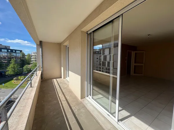 Appartement de Type 3 avec balcon, cave et garage double !!