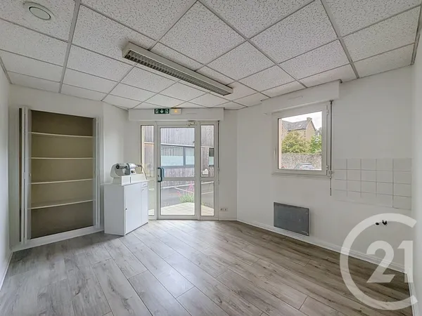 Local professionnel 4 pièces 76 m²