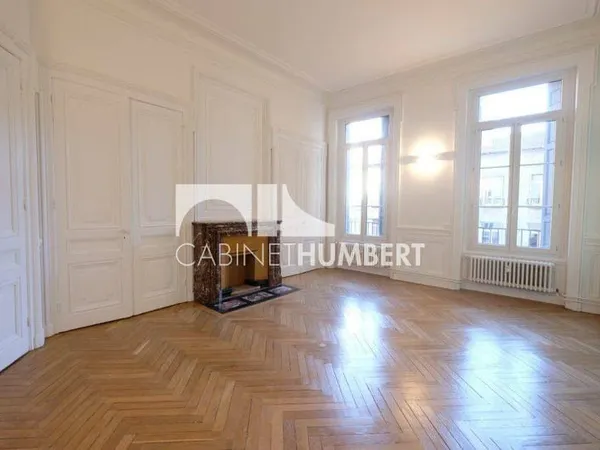 Appartement 3 pièces 121 m²