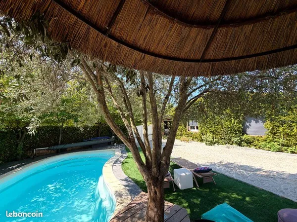 Maison de plain-pied avec piscine et jardin - Toulon Ouest