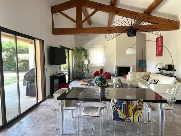 Maison de plain-pied 6 pièces 183 m²
