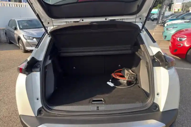 Peugeot 2008 electrique 136 ch — photo 9