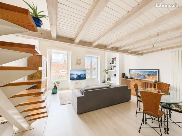 Loft de 140 m² avec terrasse sur les toits et studio indépendant - Hyper-centre de Bayonne