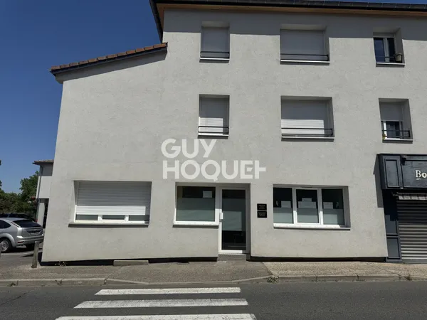 Bureau 19 m² à Louer à Nivolas - vermelle