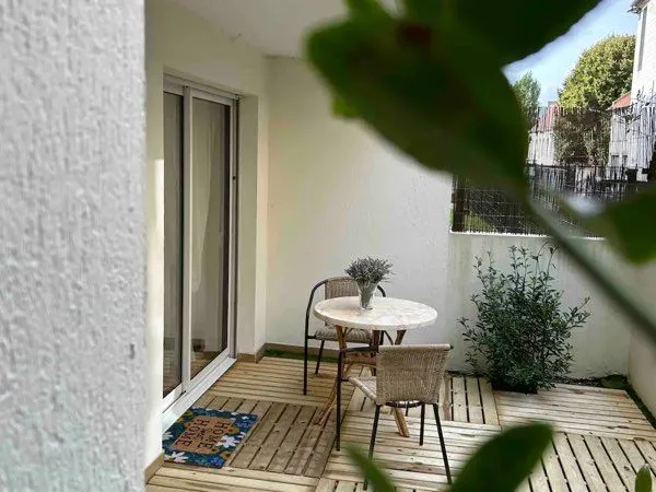 Grand F2 meublé avec terrasse et balcon à Cambrai