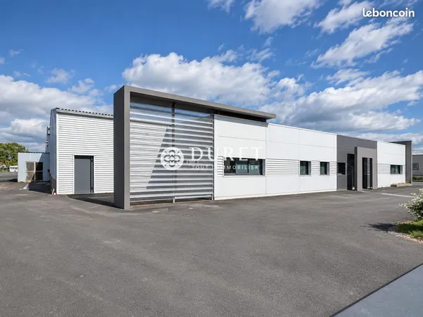 Local 2300 m² Montaigu-Vendée