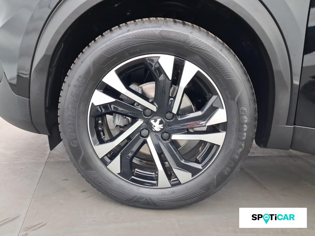 Peugeot 2008 1.2 puretech 130ch s&s allure pack — photo 11