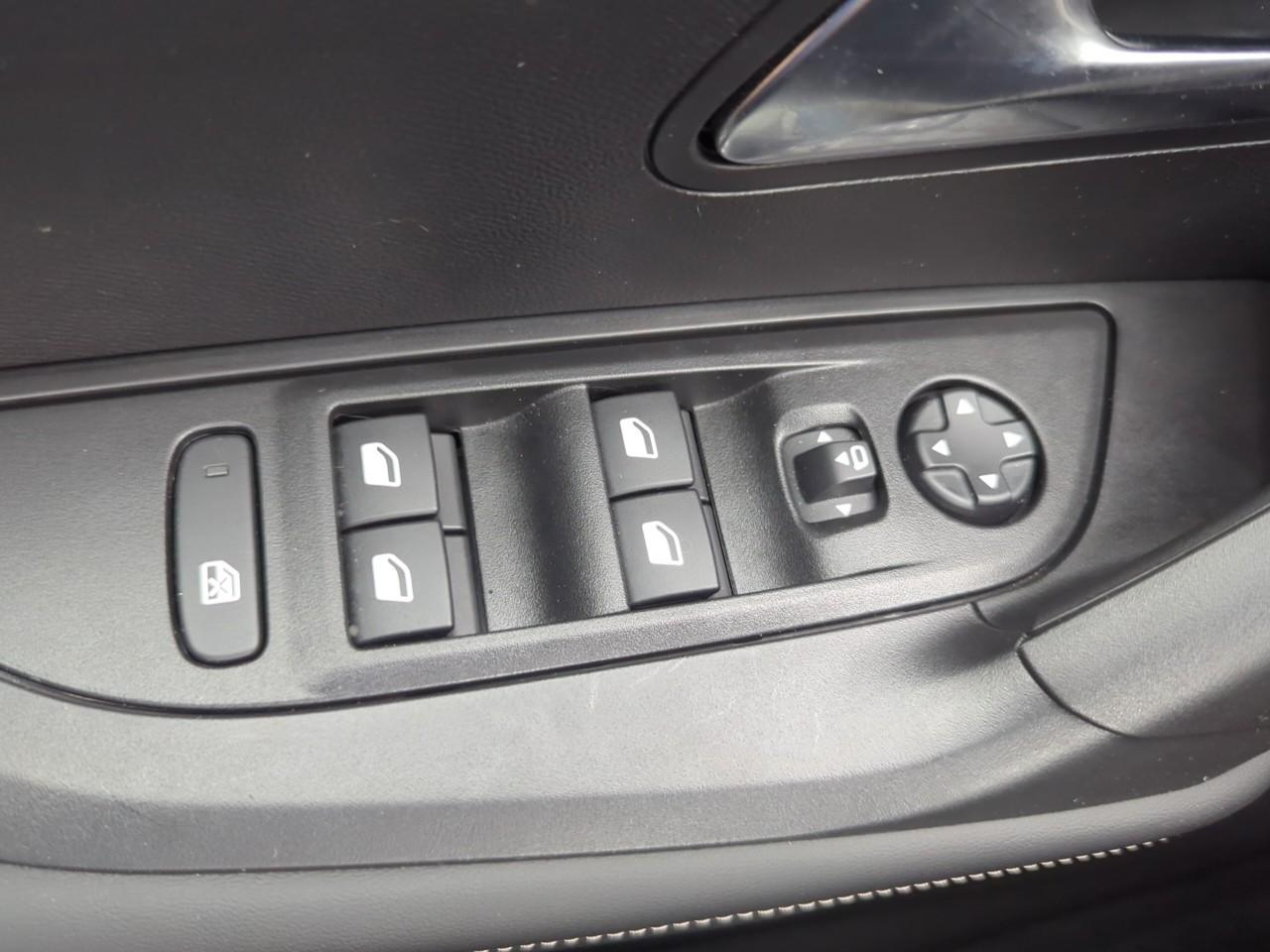 Peugeot 2008 hybrid 145 ch e-dcs6 allure — photo 22