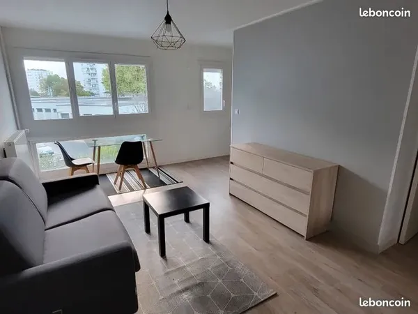 Studio meublé très lumineux