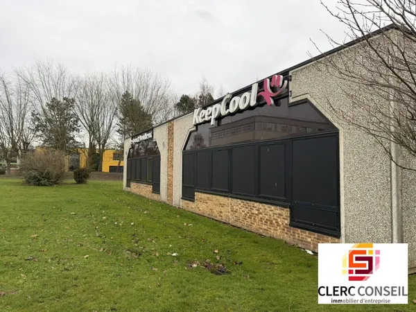Bureau 650 m²