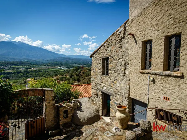 Tres rare  jolie Maison de village 4 faces terrain de 3000m²