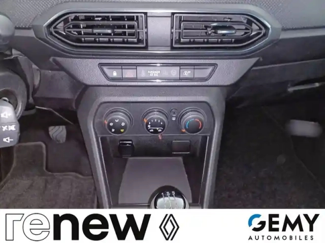 Dacia Sandero sce 65 — photo 29