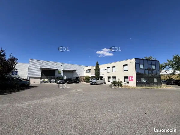 Local bureaux 2 600 m²